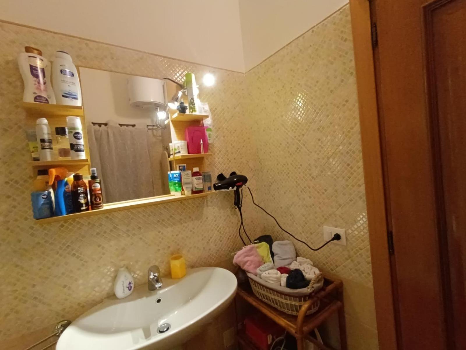 Orchidea Stanza Privata In Appartamento Condiviso "Sapori Di Mare" Cagliari Bagian luar foto